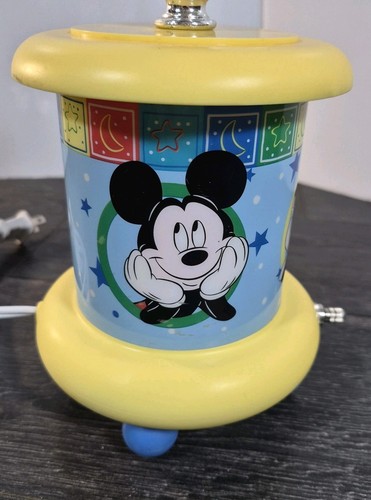 Disney mickey mouse and minnie - mickey,